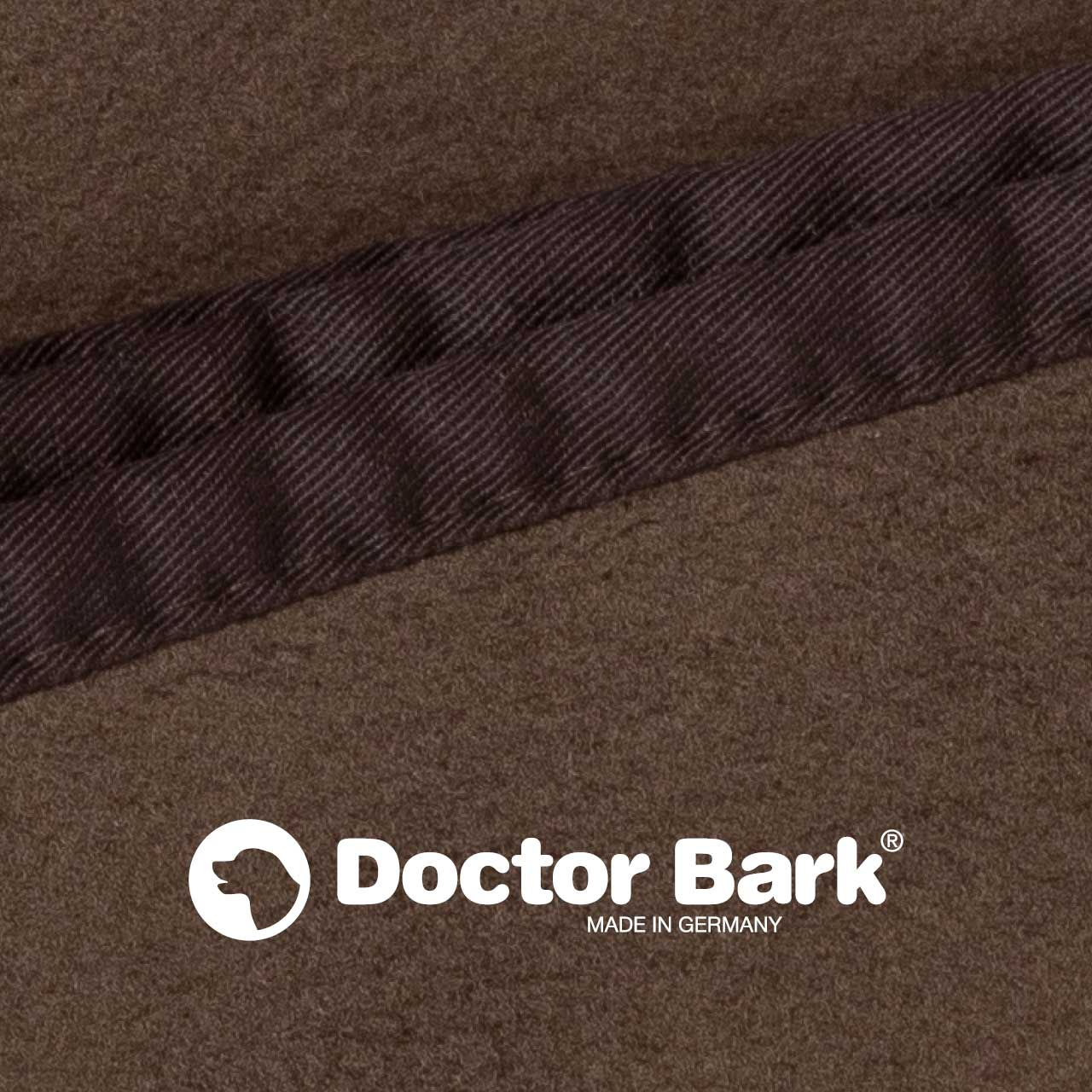 Markenkuscheldecke braun von Doctor Bark